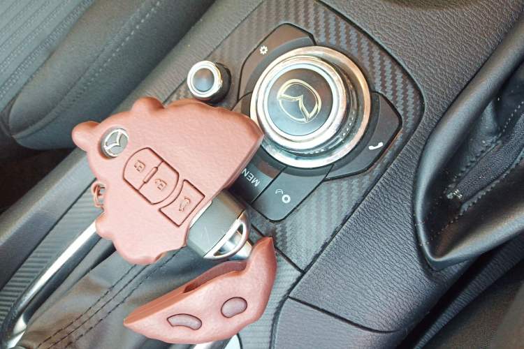 Used Mazda Mazda 3 Axela 2016 Sedan 1.5L Automatic Comfort Model
