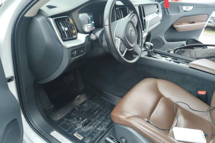 Used Volvo XC60 2019 T5 4x4 Smart Edition China VI Standard