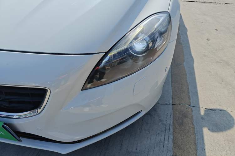 Used Volvo V40 2015 1.6T Zhiyi Edition
