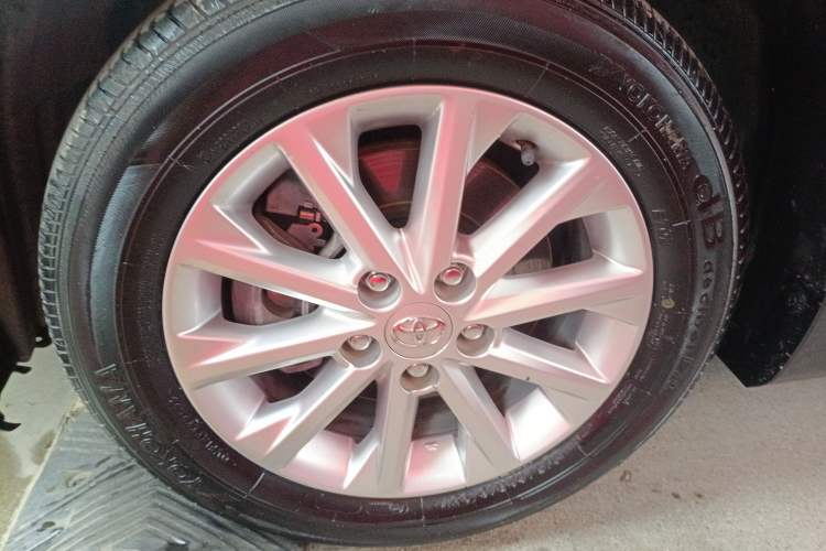 Used Toyota Camry 2016 Dual-Engine 2.5 HG 10th Anniversary Deluxe Navigation Edition
