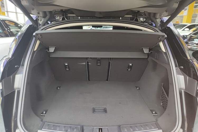 Used Land Rover Range Rover Evoque 2021 Range Rover Velar L 249PS R-Dynamic First Edition
