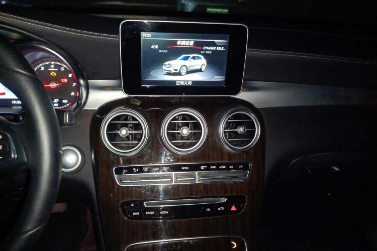 Used Mercedes-Benz GLC 2019 Facelift GLC 260 L 4MATIC Luxury Model
