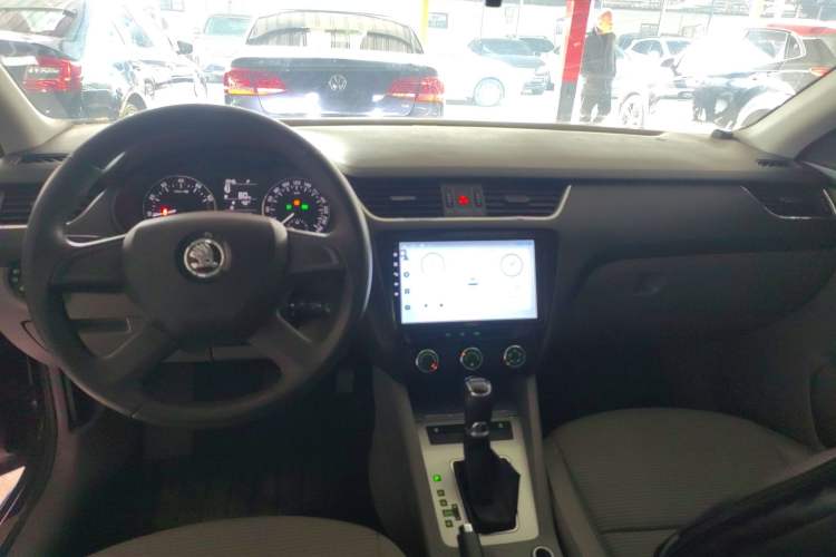 Used Skoda Octavia 2015 1.6L Automatic Yijie Edition
