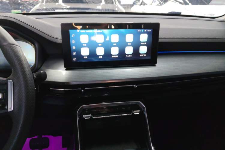 Used Wuling Asta 2022 2.0L DHT Electric-Speed Version
