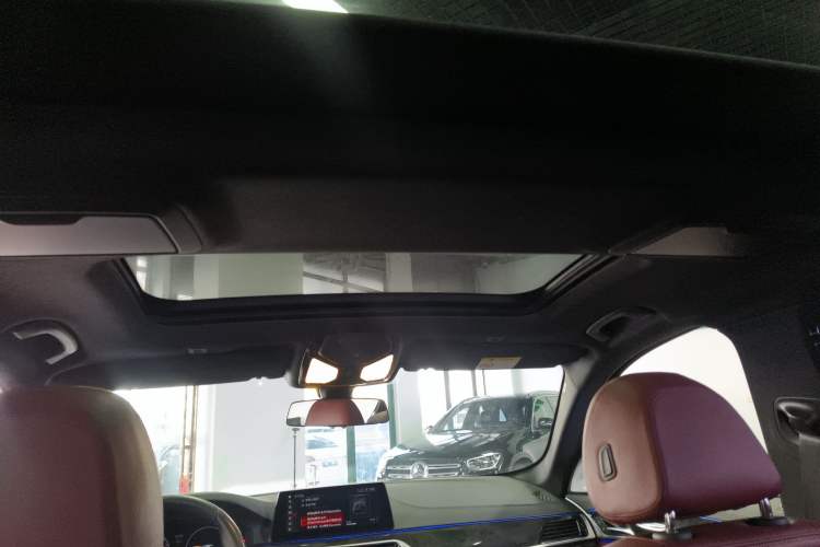 Used BMW 5 Series 2019 Facelifted 530Li Leading Edition M Sport Package
