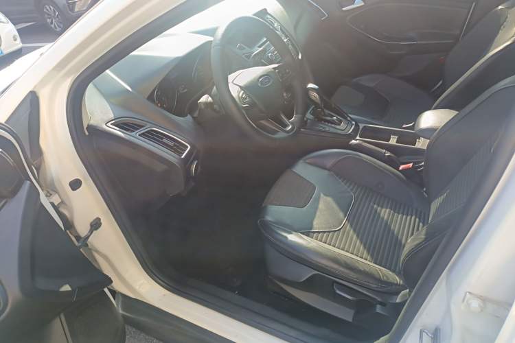 Used Ford Focus 2015 Hatchback 1.6L Automatic Fashion Edition
