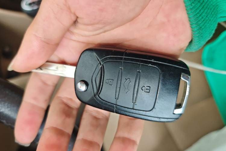 Used Baojun 730 2014 1.5L manual luxury trim 7 seats
