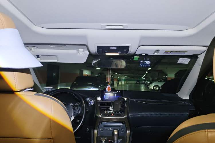 Used Lexus NX 2015 300h Front-Drive Fēngshàng Edition
