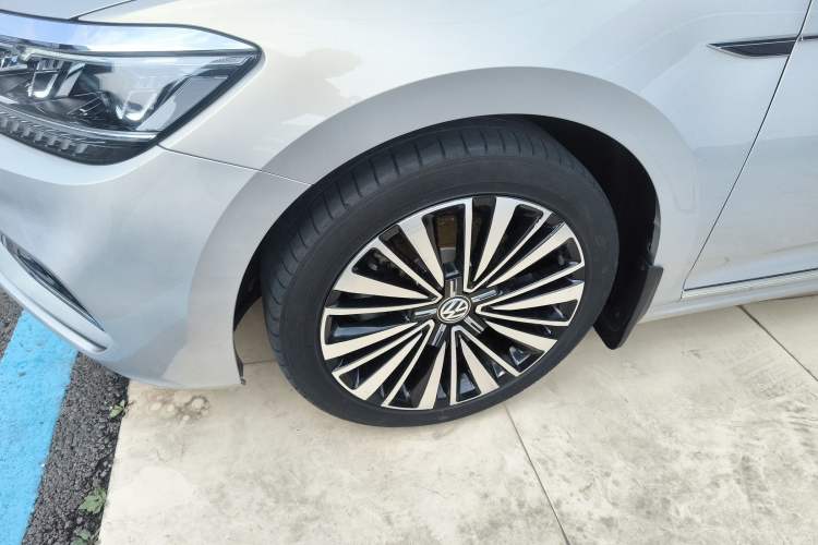 Used Volkswagen Passat 2019 330TSI Luxury Edition China VI Standard
