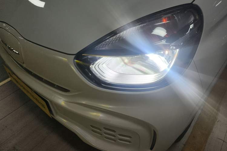 Used Roewe Clever 2021 302 km New Four-Seater Super-Efficient Version
