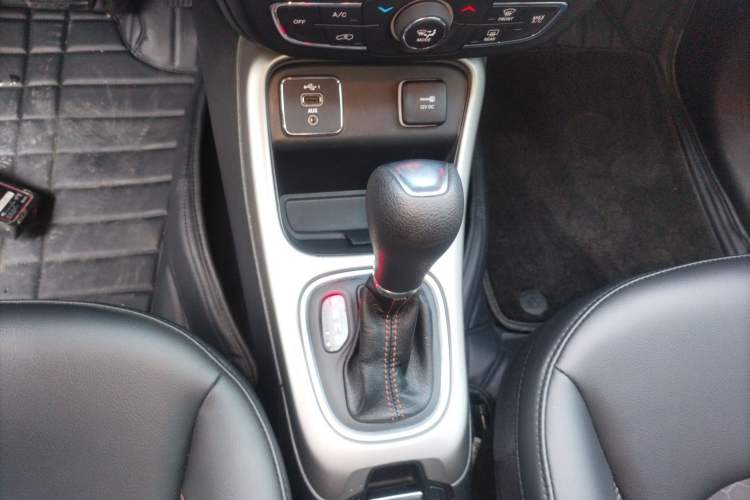 Used  Compass 2020 220T Automatic Leading Edition
