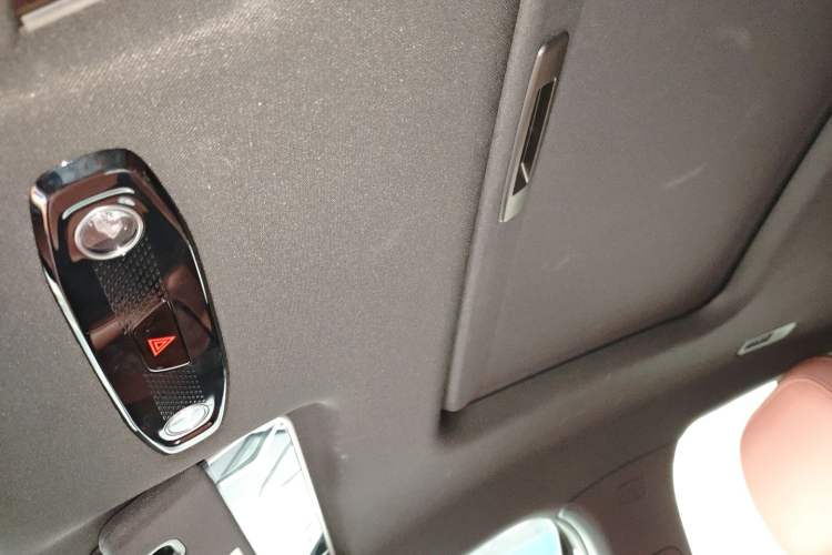 Used  L6 2025 EM-i 140km Starship Edition
