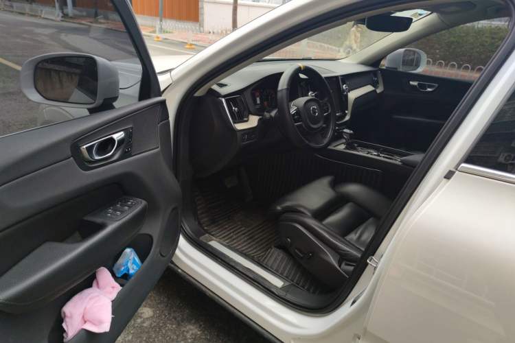 Used Volvo XC60 2019 T5 4x4 Zhiya Luxury Edition China VI Standard
