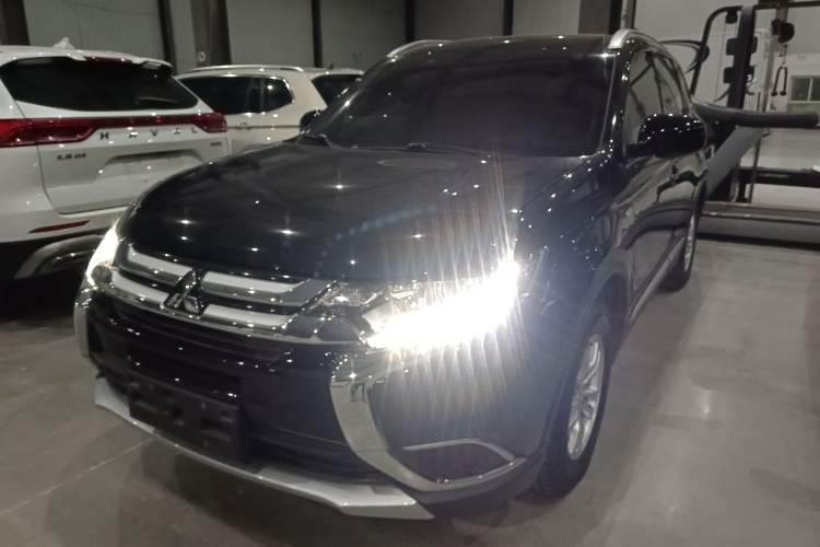 Used Mitsubishi Outlander 2016 2.0L Two-Wheel Drive Fashion Edition 5 Seats