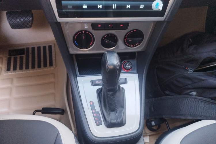 Used Volkswagen Lavida 2013 Revised Classic 1.6L Automatic Fashion Edition
