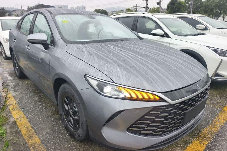 Used BYD Qin PLUS 2025 DM-i Smart Drive 55KM Leading Model
