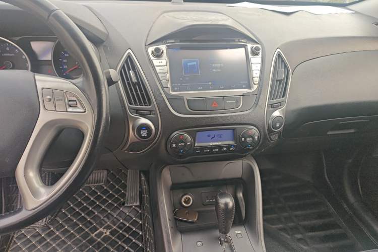 Used Hyundai ix35 2013 2.0L Automatic Two-Wheel Drive Smart GLS China IV Standard