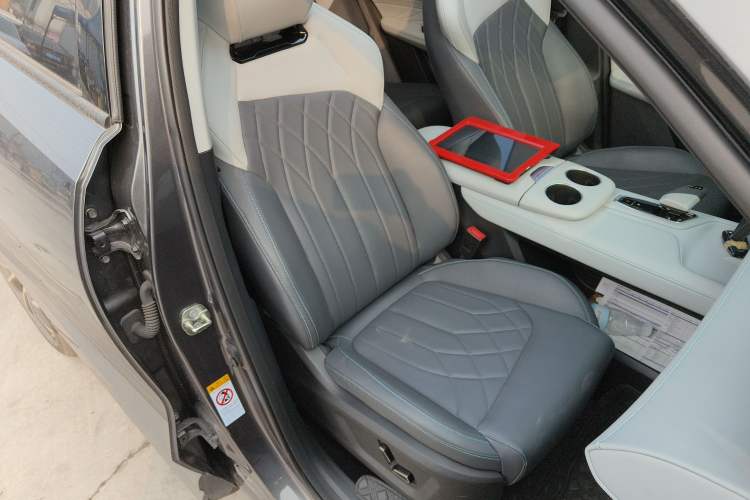 Used Changan UNI-Z New Energy 2024 Blue Whale Smart Electric iDD 125km Beyond Edition
