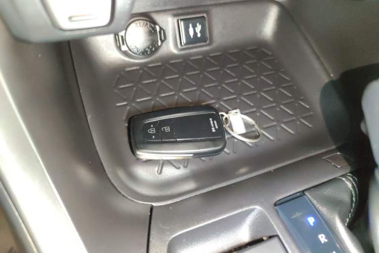 Used Toyota Wildlander 2022 Dual-Motor 2.5L E-CVT 4x4 Luxury PLUS Edition
