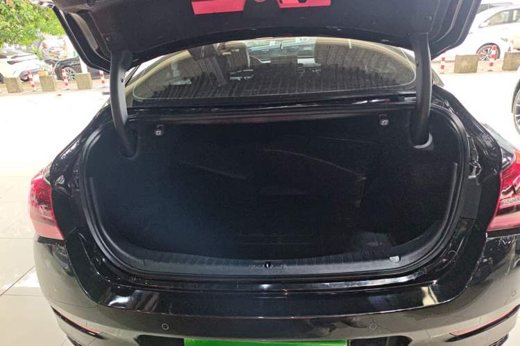 Used Hongqi H5 2022 Classic Model 1.8T Automatic Smart Connect Flagship Edition
