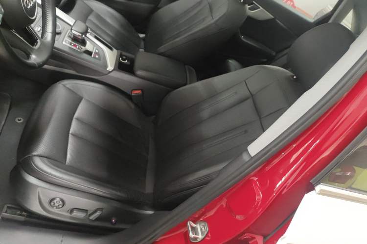 Used Audi A4L 2019 40 TFSI Fashion Edition China VI Emission Standard