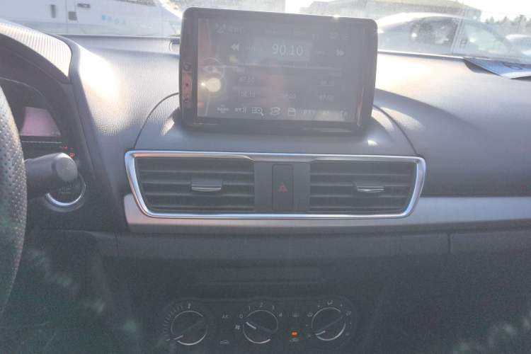 Used Mazda Mazda 3 Axela 2014 Sedan 1.5L Automatic Comfort Model
