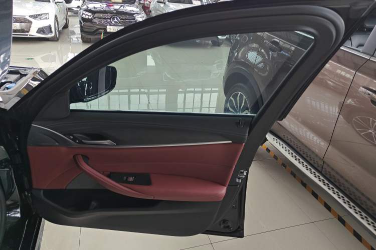 Used BMW 5 Series 2022 Second Facelift 530Li Leading Edition M Sport Package
