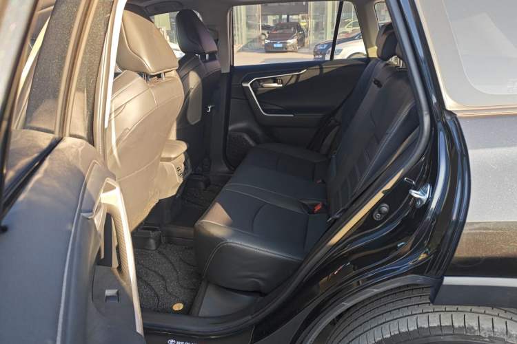 Used Toyota Wildlander 2022 2.0L CVT Two-Wheel Drive Luxury PLUS Edition
