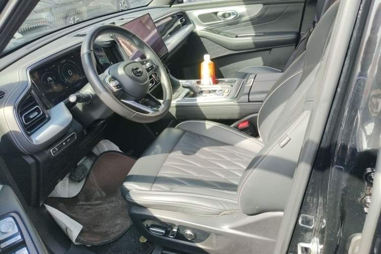 Used GAC Trumpchi GS8 2022 Linghang Series 2.0 TGDI Two-Wheel-Drive Luxury Smart Connectivity Version (7 Seats)
