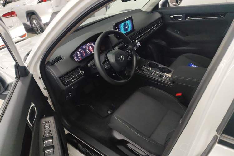 Used Honda Civic 2023 240TURBO CVT Dynamic · Center Stage Special Edition