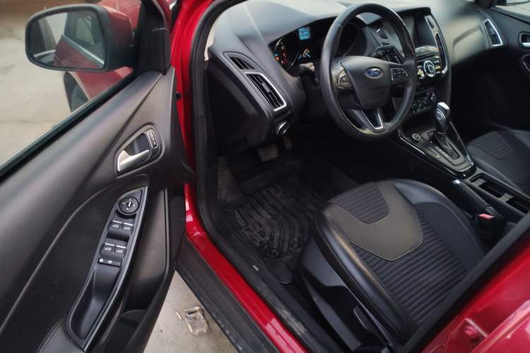 Used Ford Focus 2017 Sedan 1.6L Automatic Fashion Edition Smart Drive Version
