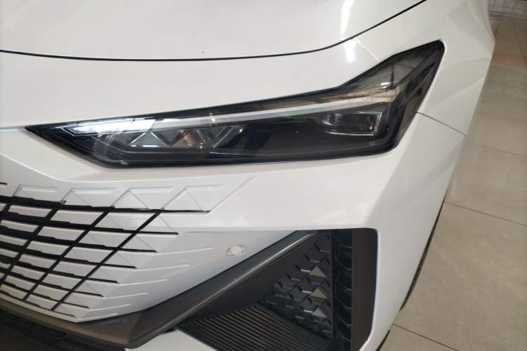 Used Changan UNI-V 2023 1.5T Prestige Model
