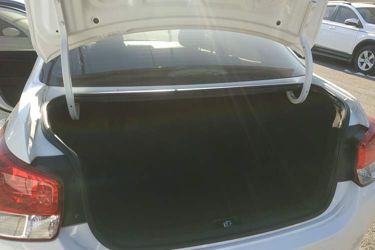 Used Hyundai Verna 2017 1.4L Manual Refreshed Version China VI Standard