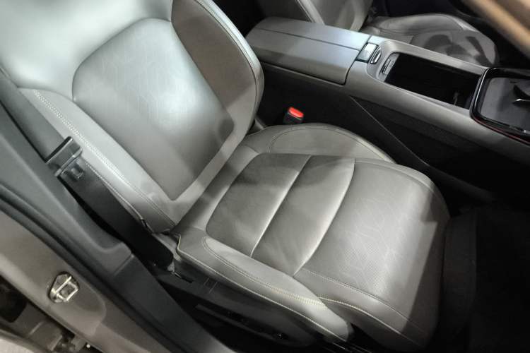 Used Lynk & Co 08 EM-P 2023 120km Long-Range Halo
