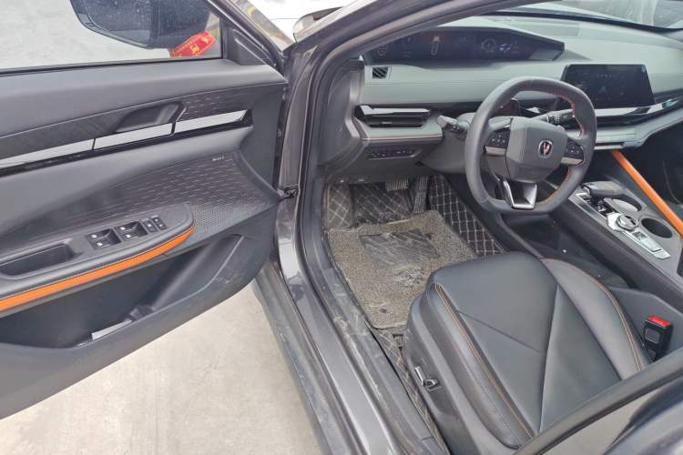 Used Changan UNI-V 2022 1.5T Smart Navigation Version