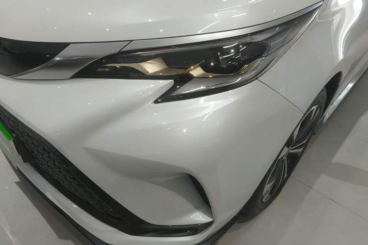 Used Toyota Granvia 2023 2.5L Hybrid Prestige PLUS Edition