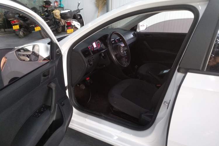 Used Volkswagen Santana 2015 1.6L Manual Fashion Edition
