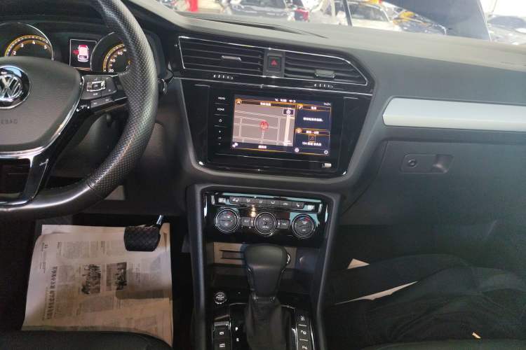 Used Volkswagen Tiguan L 2020 330TSI Automatic Two-Wheel Drive Smart Luxury Edition China VI Standard
