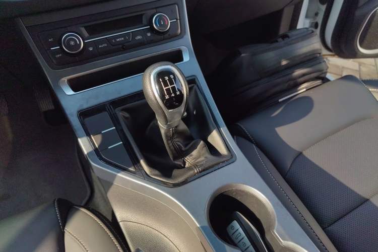 Used Geely Auto Emgrand 2019 Leading Edition 1.5L Manual Luxury Model China VI Standard
