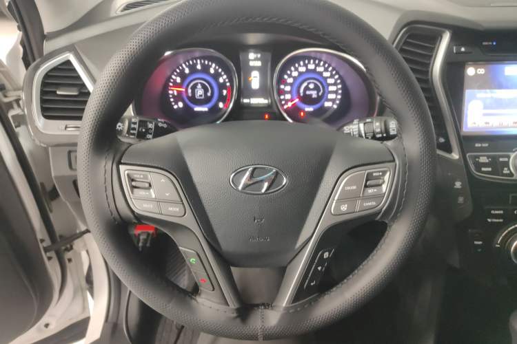 Used Hyundai Santa Fe 2015 2.0T Automatic All-Wheel Drive Smart Version 5 Seats