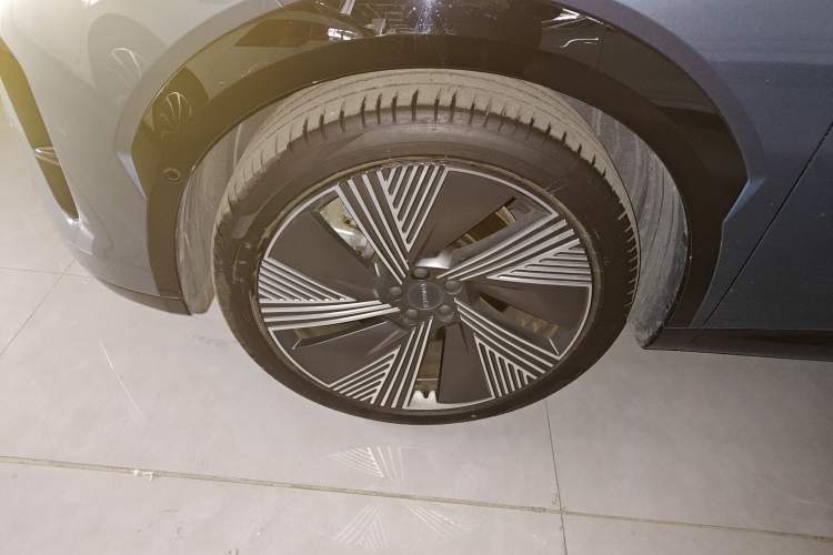 Used Lynk & Co 08 EM-P 2025 220 km All-Wheel-Drive Performance Halo