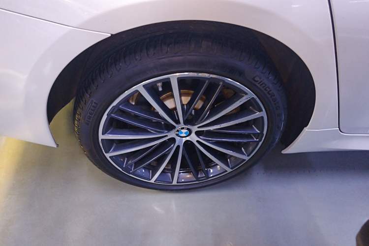 Used BMW 5 Series 2021 Facelifted 530Li Leading Edition M Sport Package
