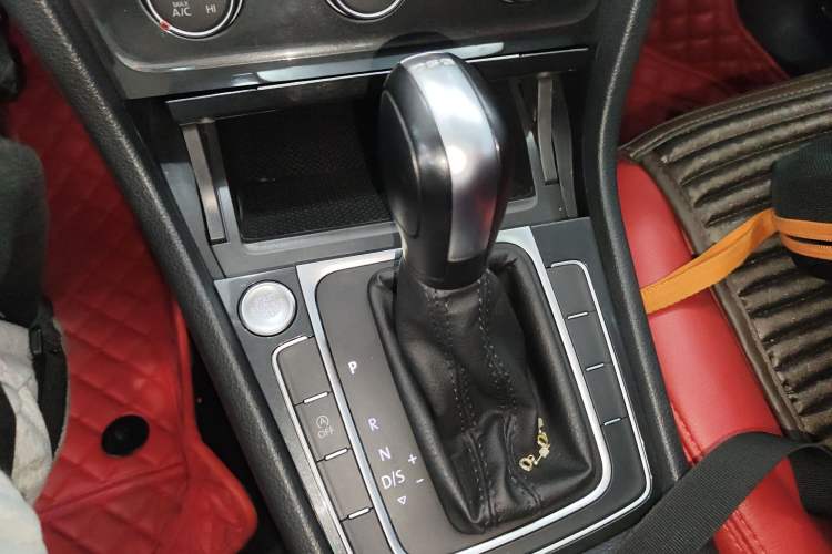 Used Volkswagen Golf 2020 Zhiai Edition 200TSI DSG Comfortable & Ambitious Version
