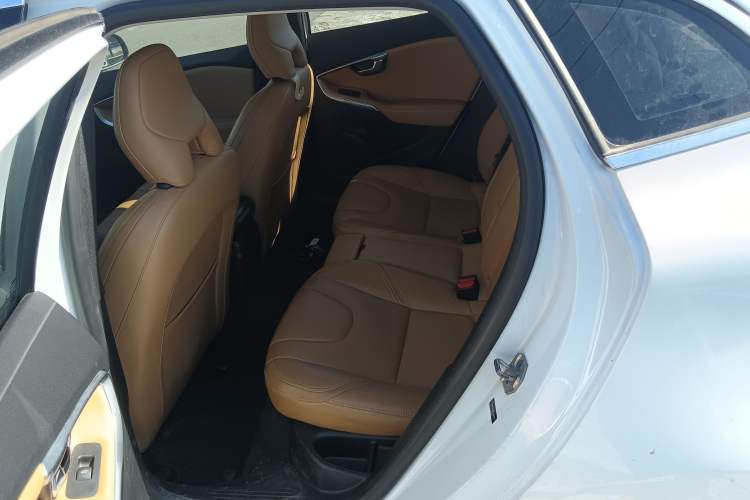 Used Volvo V40 2019 T3 Smart Luxury Edition