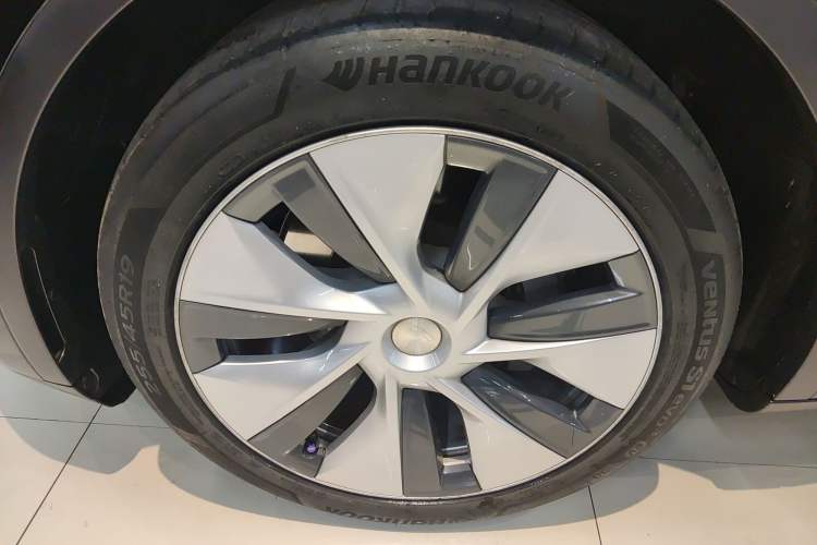 Used Tesla Model Y 2021 Long-Range All-Wheel-Drive Version 3D7