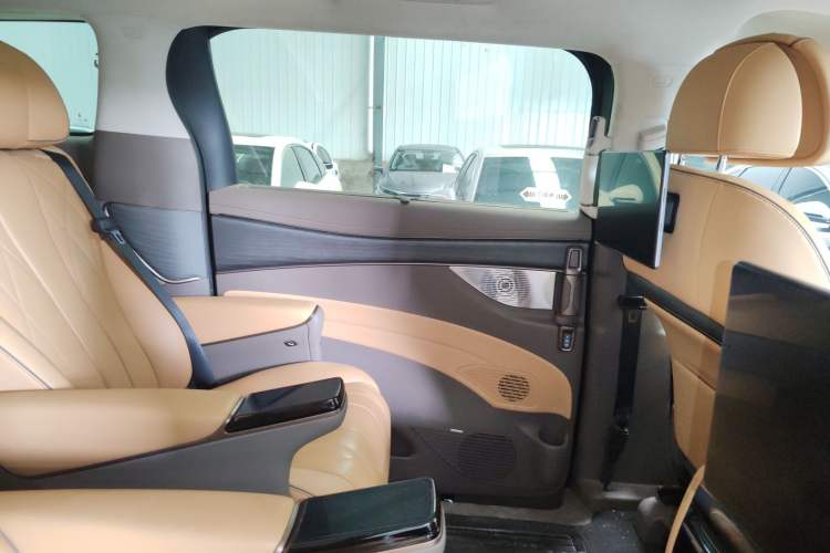 Used Denza D9 2022 DM-i 970 Four-Wheel Drive Flagship Model
