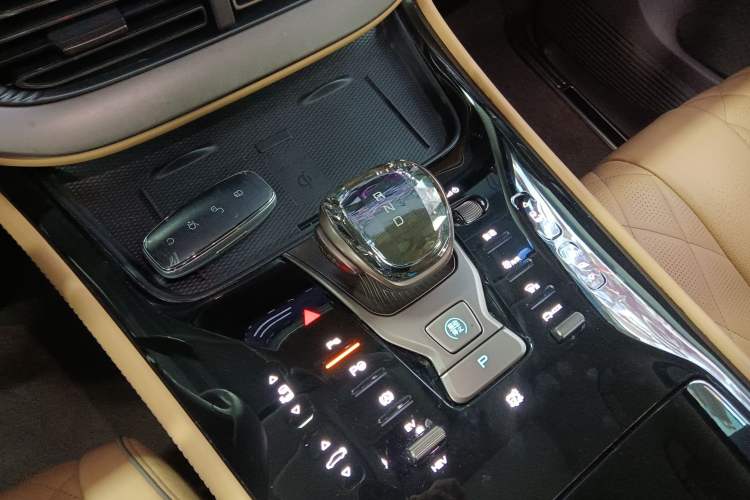 Used Denza D9 2022 DM-i 970 Four-Wheel Drive Flagship Model