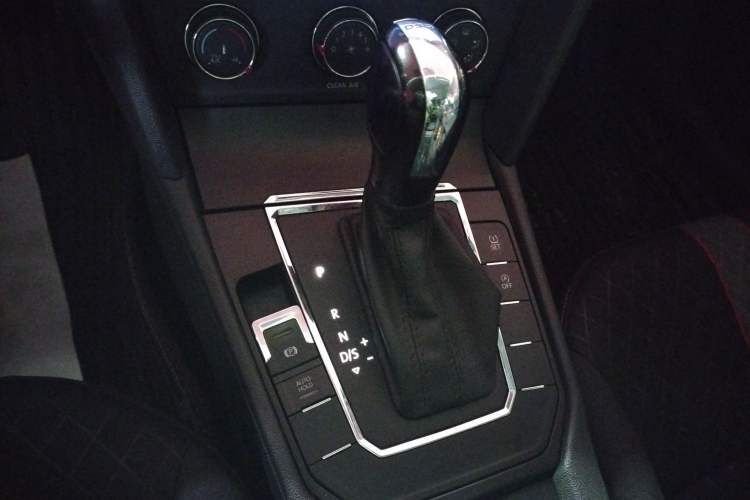 Used Volkswagen Lamando 2019 230TSI DSG Fashion Edition China VI
