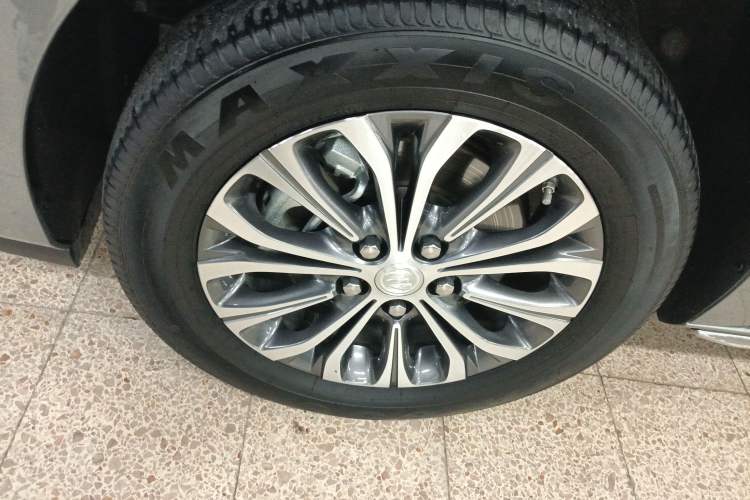 Used Buick GL8 2023 Facelifted Land Cruiser Executive Luxury Version
