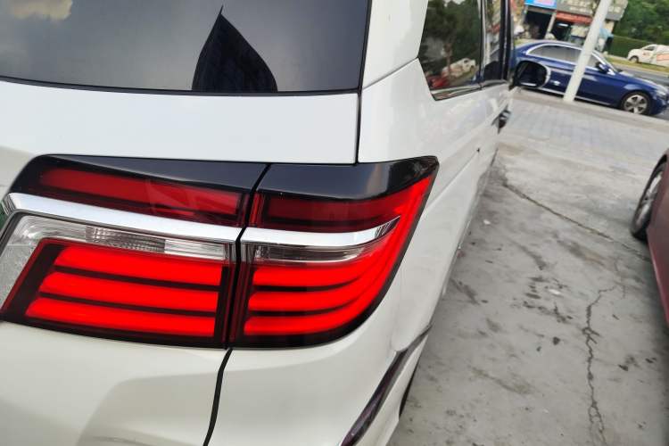 Used Honda Elysion 2016 2.4L Luxury Edition
